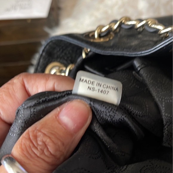 Authentic Michael kors pebble drawstring bag - Picture 10 of 12